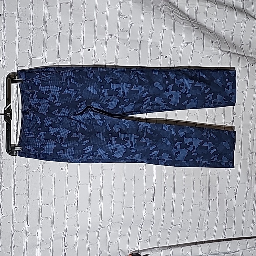 Under Armour 18 camouflage blue pants new with tags K108
